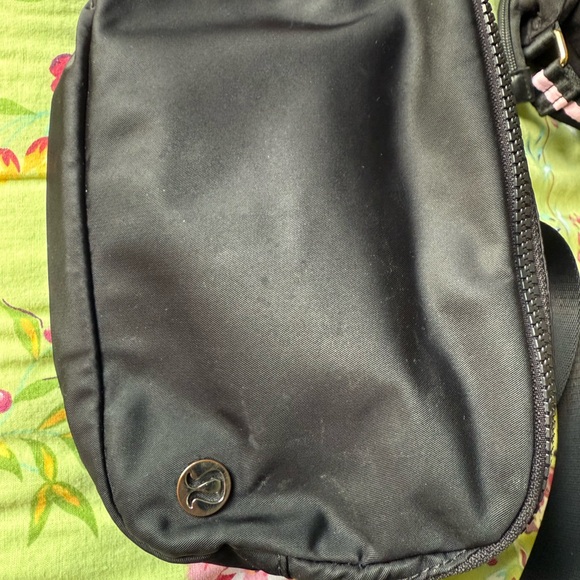 SALE🎁lululemon athletica Black Belt Bag - 1L - Picture 8 of 8